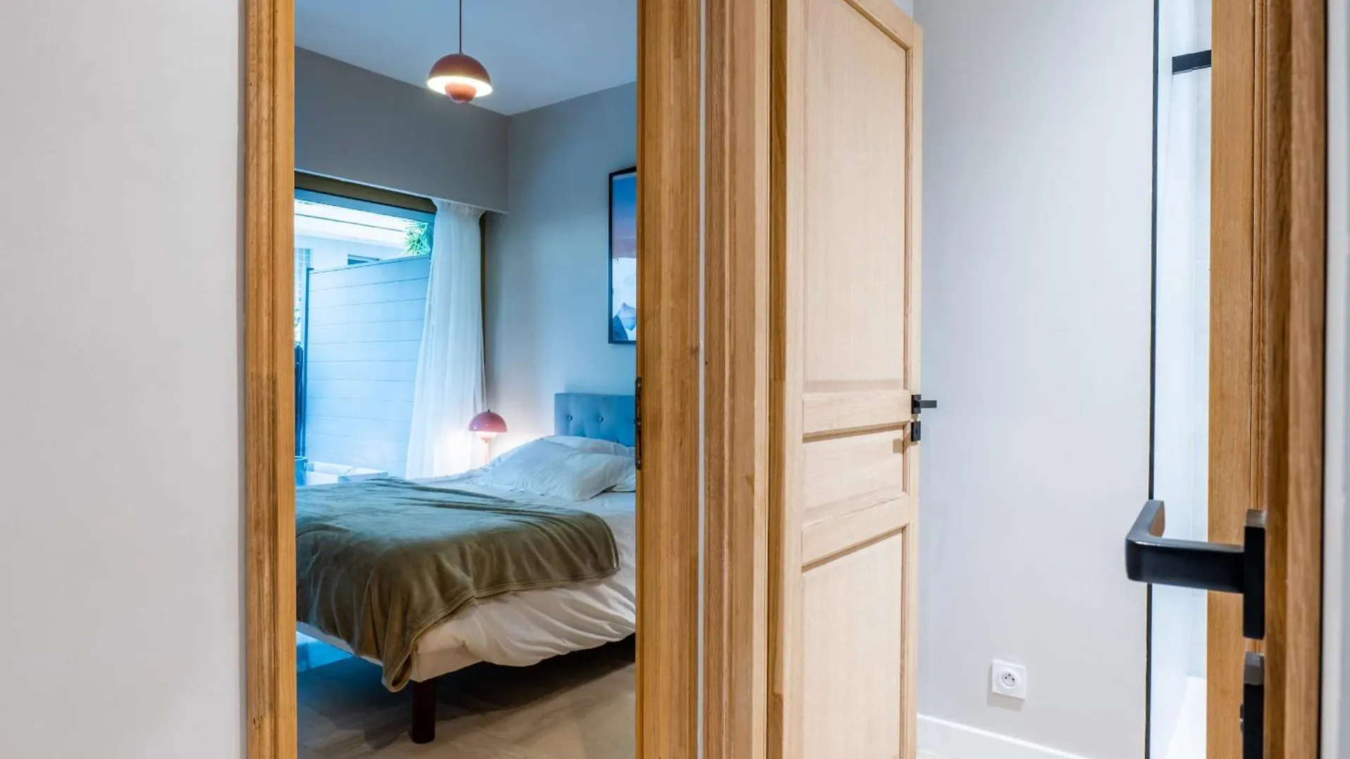 Downtown Cannes Apartment With Garden