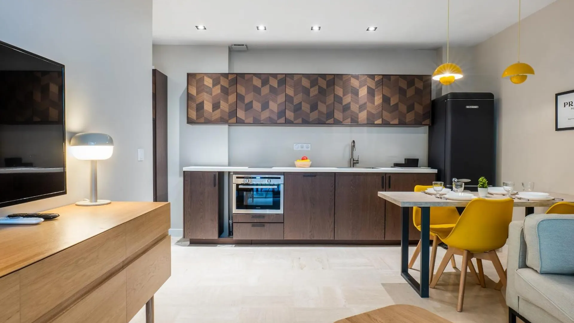 Downtown Cannes Apartment With Garden