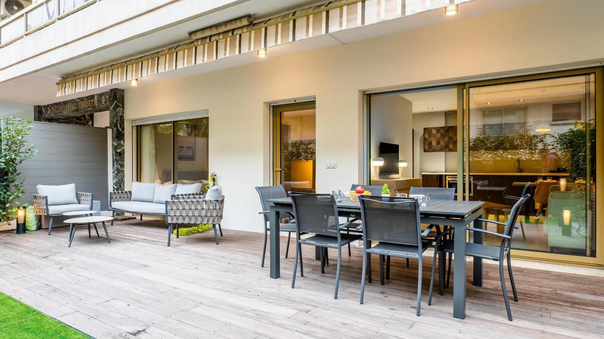 Downtown Cannes Apartment With Garden