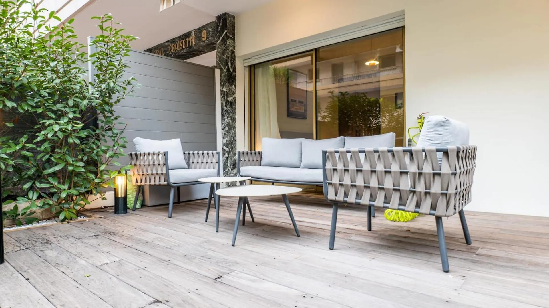 Downtown Cannes Apartment With Garden
